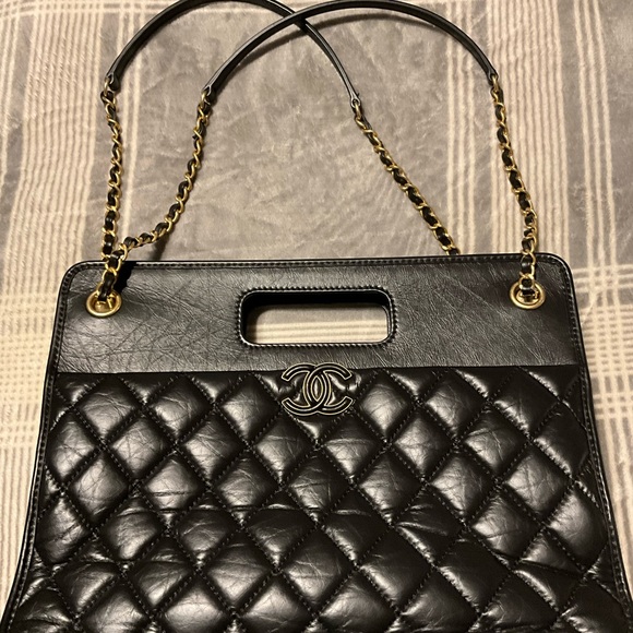 AUTH Chanel 23S Graphic Catch Cut Out Handle Small Shopping Tote Bag - Picture 2 of 9